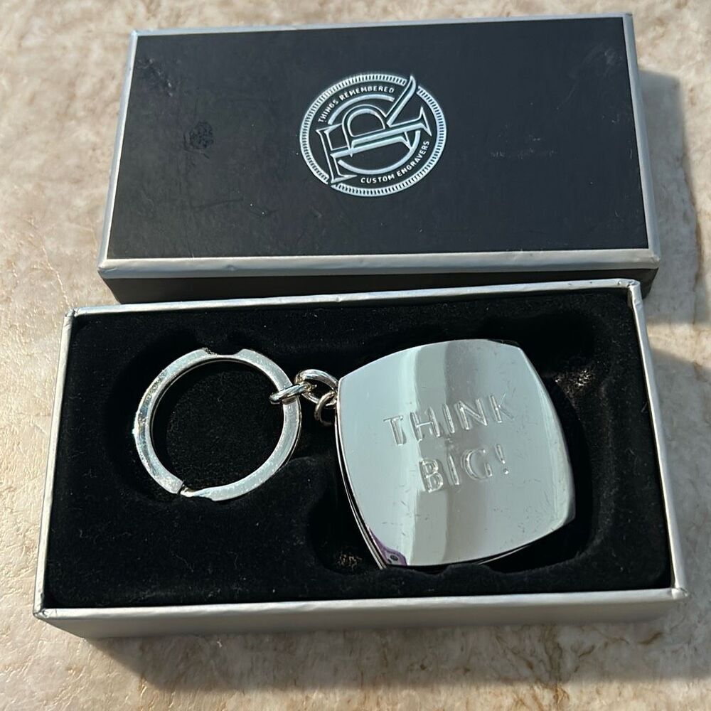 THINGS REMEMBERED Magnifying Glass Keychain